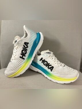HOKA Men’s Mach 5 road running shoes in the "White / Blue Glass" size 8B (W 9.5)